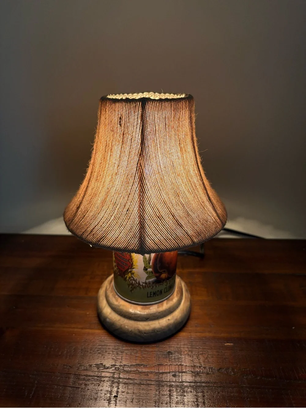 Vintage Style Miniature Table Lamp Of Canister Base Labeled “ Lemon Cling Peach” - Picture 7 of 13